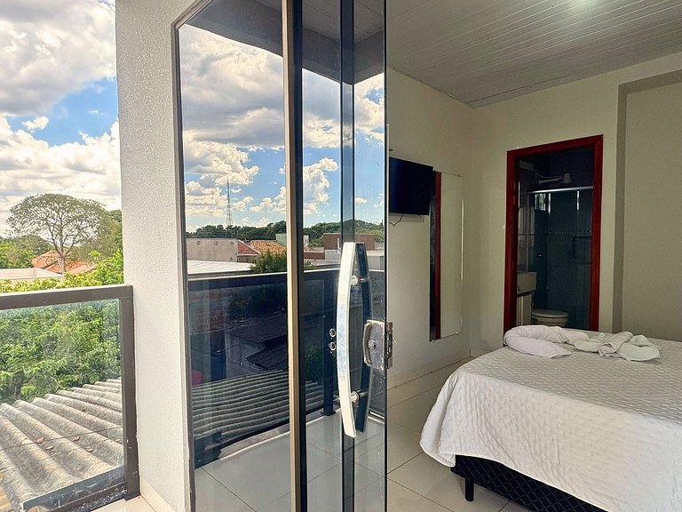 Casa privativa com 5 quartos e área de lazer compartilhada