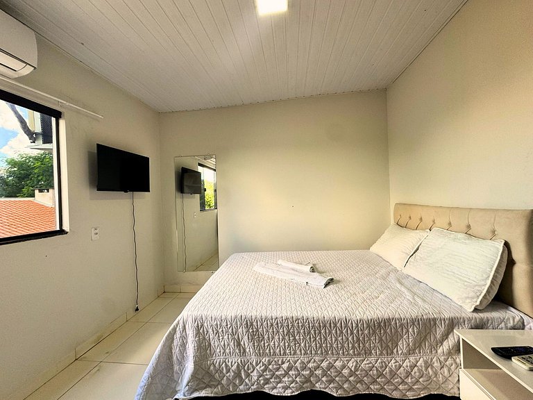 Casa privativa com 5 quartos e área de lazer compartilhada