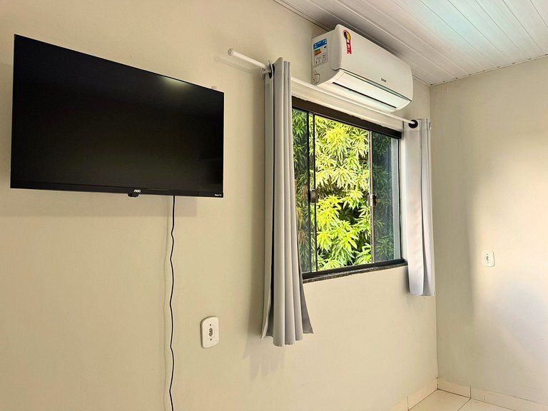 Casa privativa com 5 quartos e área de lazer compartilhada