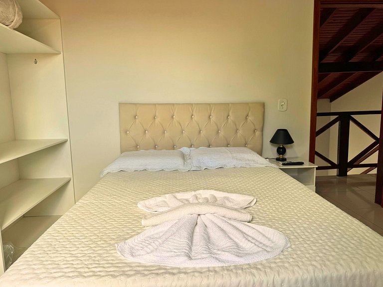 Casa privativa com 5 quartos e área de lazer compartilhada