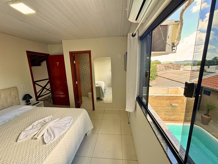 Casa privativa com 5 quartos e área de lazer compartilhada