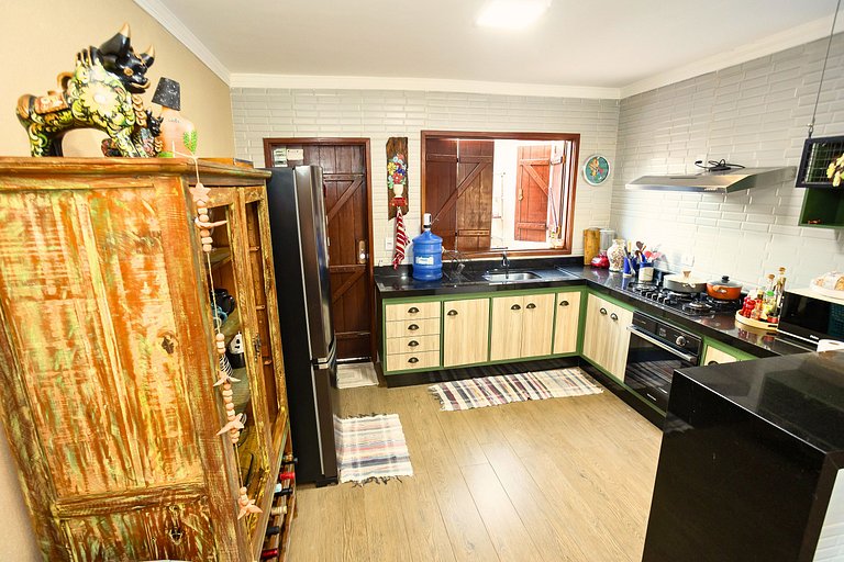 Casa com Piscina a 240m da Praça da Liberdade
