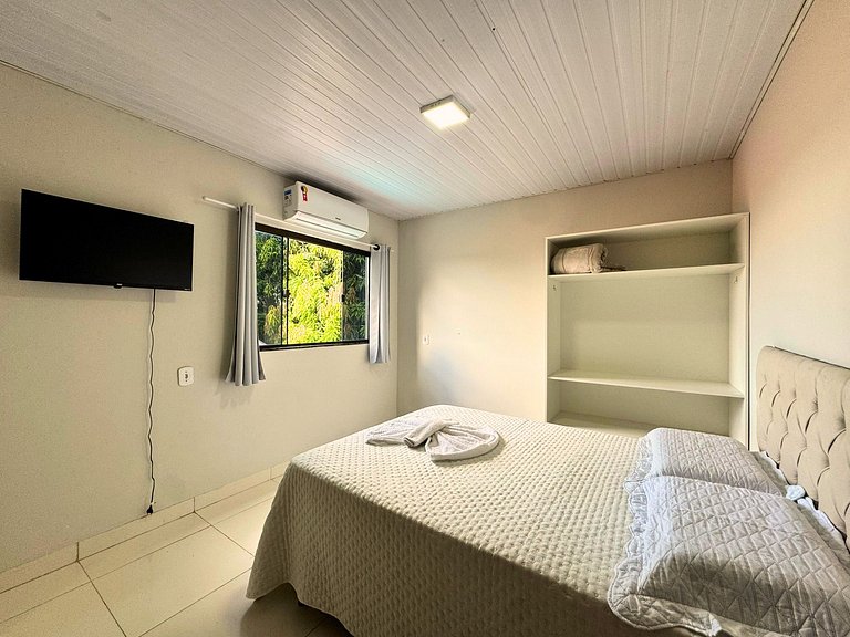 Casa + 4 Suítes Privativas com Piscina (Até 22p)