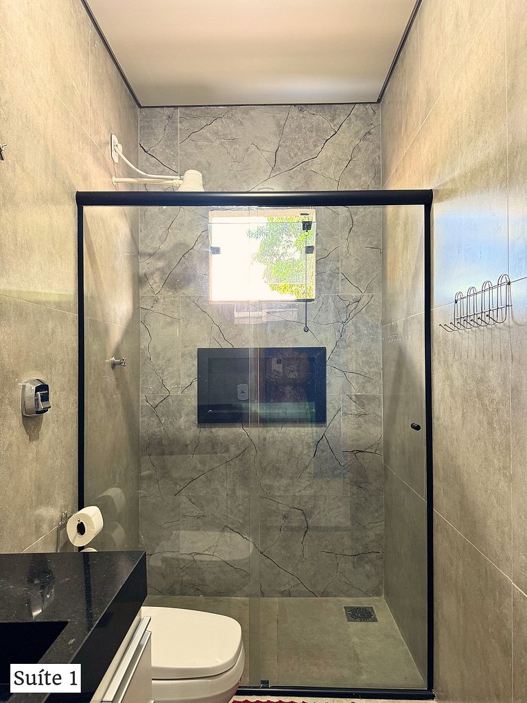 Casa + 4 Suítes Privativas com Piscina (Até 22p)