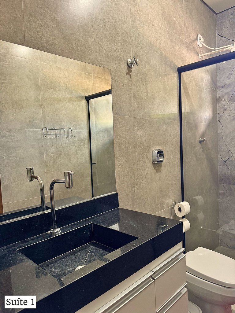 Casa + 4 Suítes Privativas com Piscina (Até 22p)