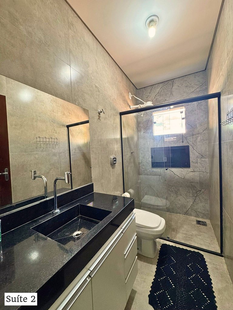 Casa + 4 Suítes Privativas com Piscina (Até 22p)