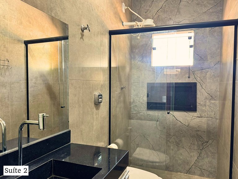 Casa + 4 Suítes Privativas com Piscina (Até 22p)
