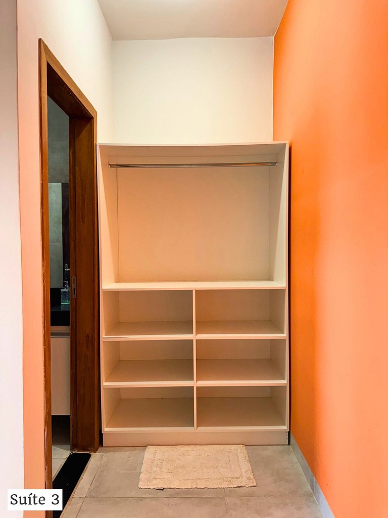 Casa + 4 Suítes Privativas com Piscina (Até 22p)