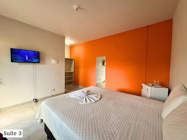 Casa + 4 Suítes Privativas com Piscina (Até 22p)