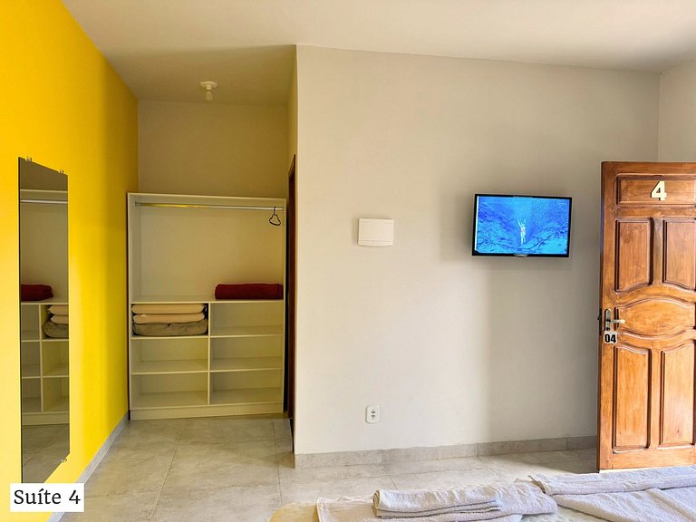 Casa + 4 Suítes Privativas com Piscina (Até 22p)