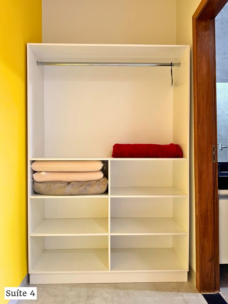 Casa + 4 Suítes Privativas com Piscina (Até 22p)