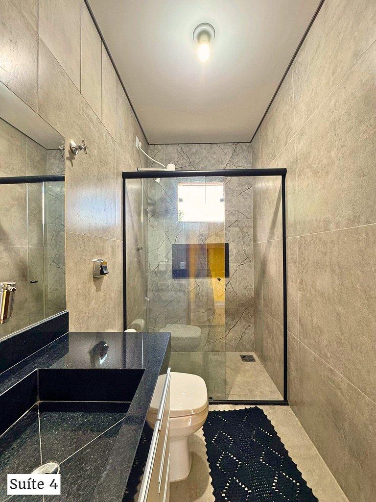 Casa + 4 Suítes Privativas com Piscina (Até 22p)