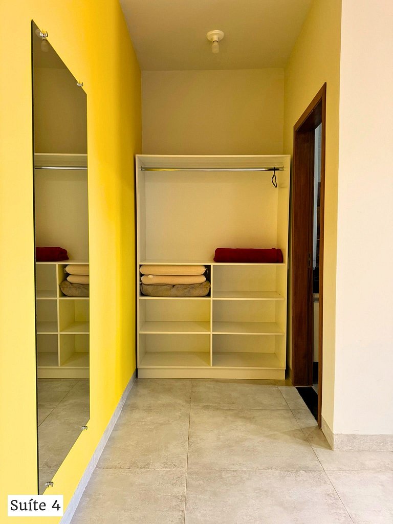 Casa + 4 Suítes Privativas com Piscina (Até 22p)