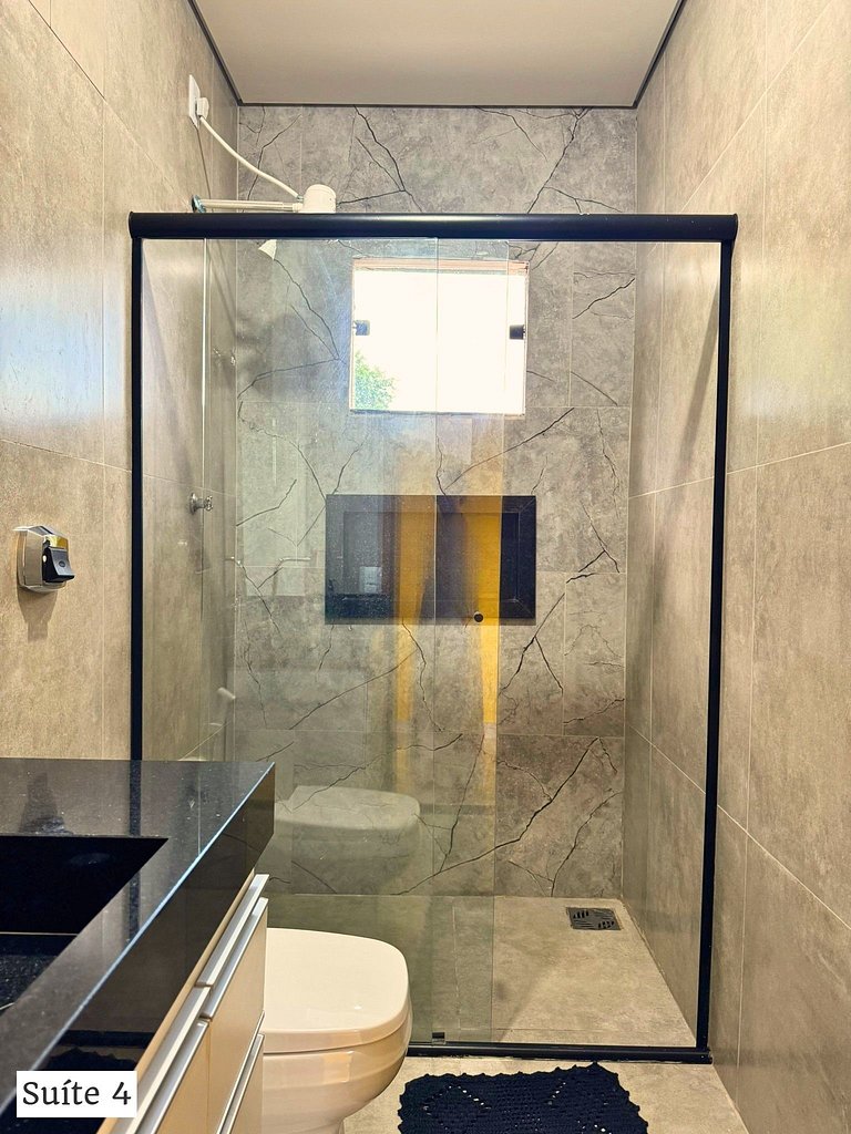 Casa + 4 Suítes Privativas com Piscina (Até 22p)
